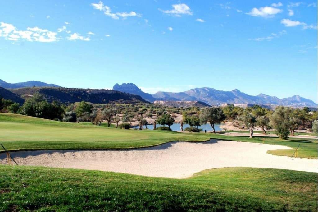 Гольф клуб "Korineum Golf & Beach Resort"